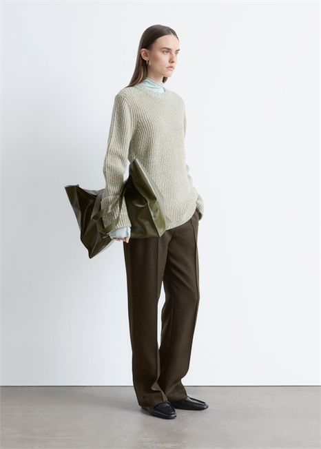 Свитер из мериносовой шерсти с акцентными швами артикул 1318804002