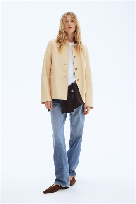 Кожаная куртка с воротником артикул 1271092002