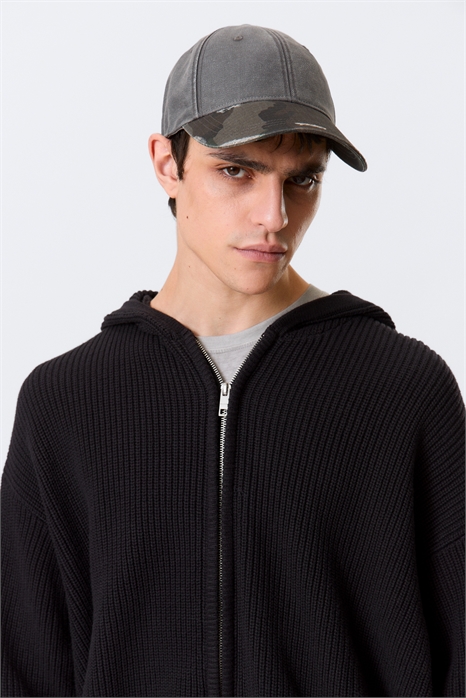 Бейсболка из хлопчатобумажной ткани с эффектом потертости артикул 1321777001