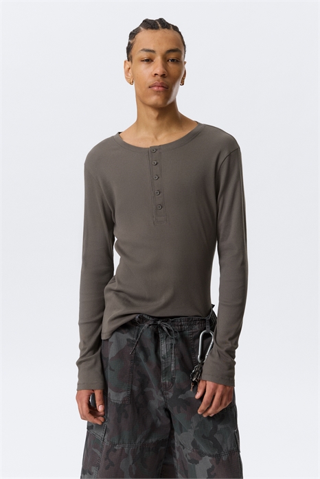 Футболка с длинными рукавами артикул 1324566003