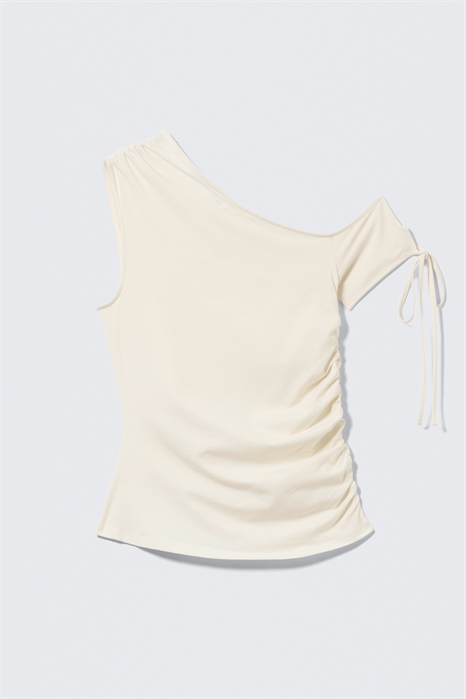 Узкий топ с рюшами и открытыми плечами артикул 1326537005