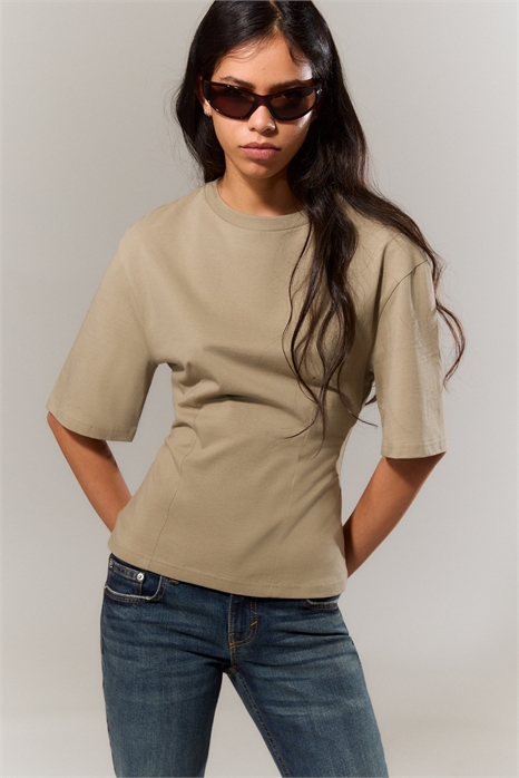 Футболка с облегающим кроем и вытачками артикул 1317100007