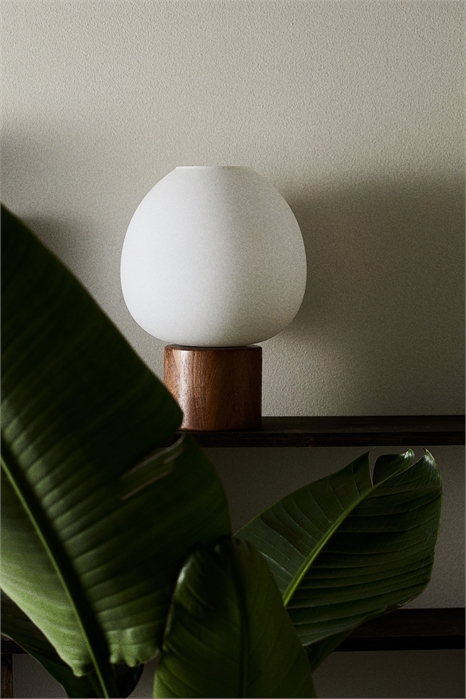 Настольная лампа из дерева и стекла артикул 1199335001