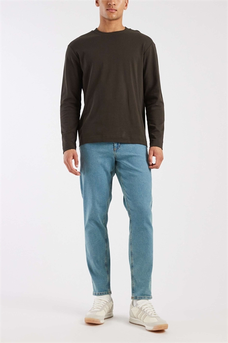 Джинсы с зауженным кроем артикул 152667985