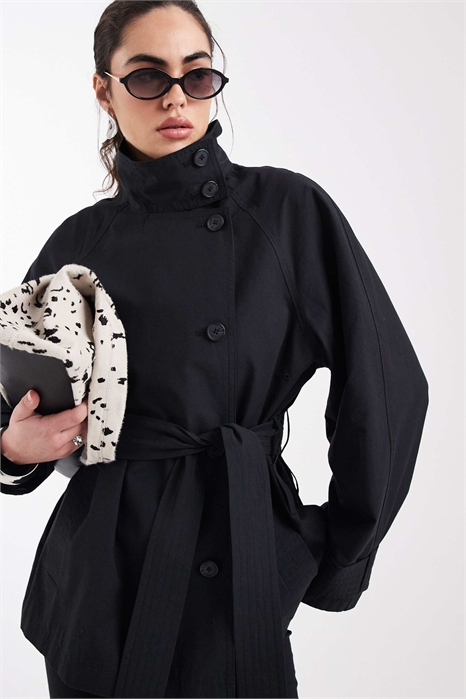 Тренч с воротником-воронкой, галстуком и поясом артикул 153366109