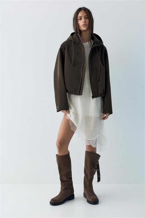 Короткий плащ с капюшоном артикул 155649262