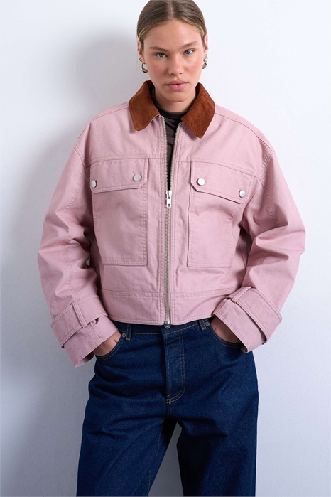 Куртка-барн с накладными карманами и контрастным воротником артикул 149594346