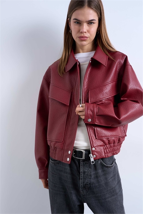 Бомбер из искусственной кожи с прямого кроя и карманами на молнии артикул 151962139