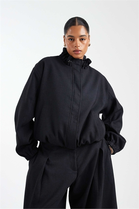 Спортивная куртка с воротником-воронкой и зауженным кроем артикул 154004694