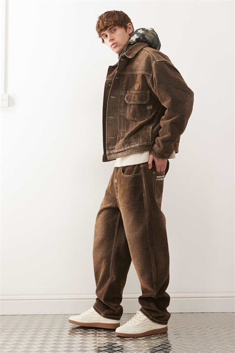 Комплект джинсовых брюк свободного кроя Aape by A Bathing Ape темно-коричневого цвета артикул 150152320