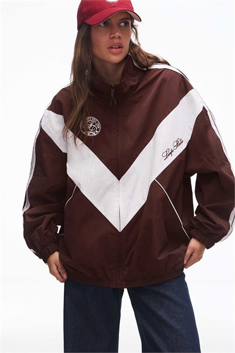 Техническая куртка с вышивкой артикул 156110577