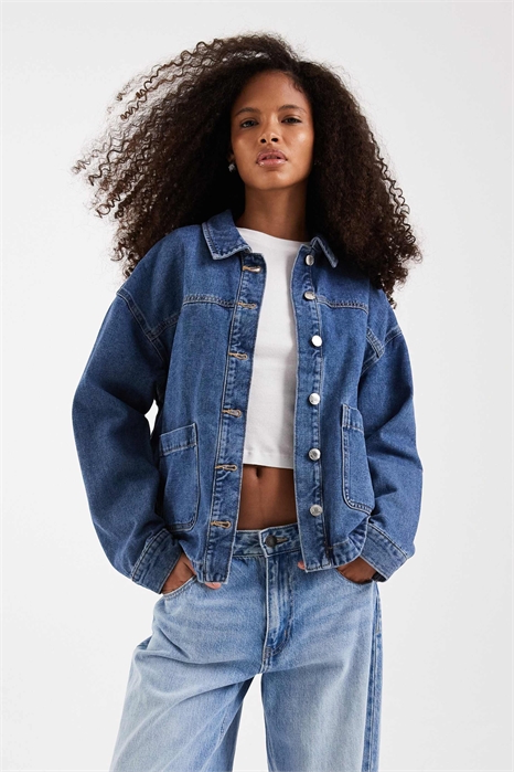 Джинсовая куртка-рубашка с карманами спереди артикул 153813076