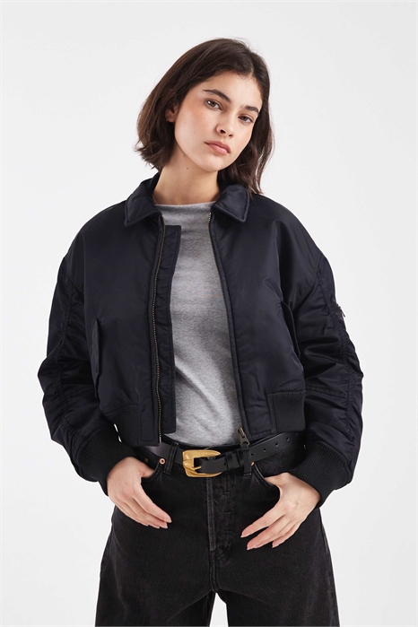 Бомбер из нейлона с черными рукавами с рюшами артикул 150050195