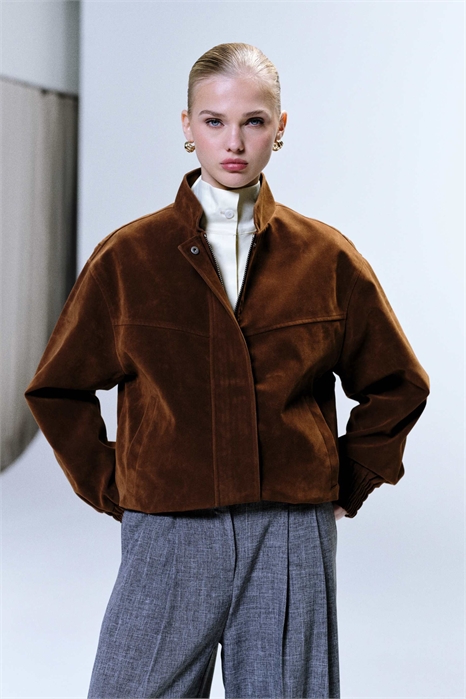 Куртка-бомбер из искусственной замши с воротником-воронкой артикул 149594344