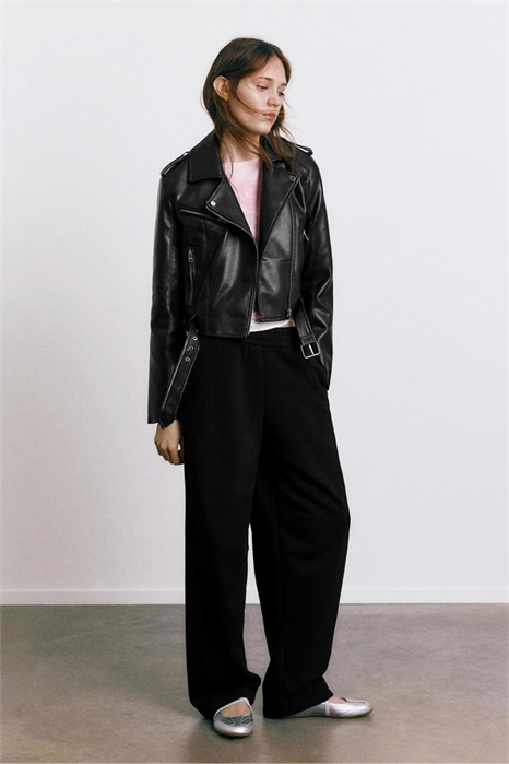 Кожаная куртка-косуха черного цвета артикул 155454822