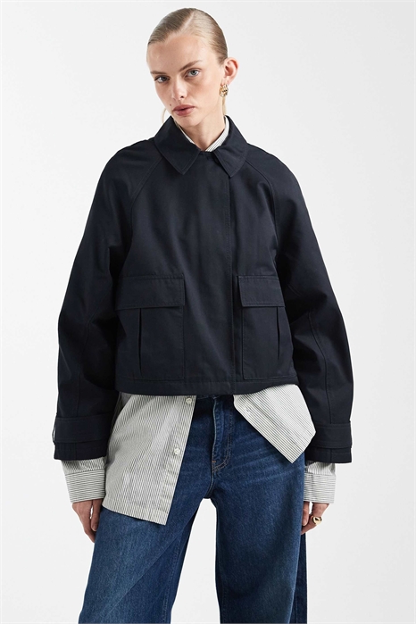 Короткий плащ-накидка с карманами и водоотталкивающей обработкой из хлопка артикул 151220567