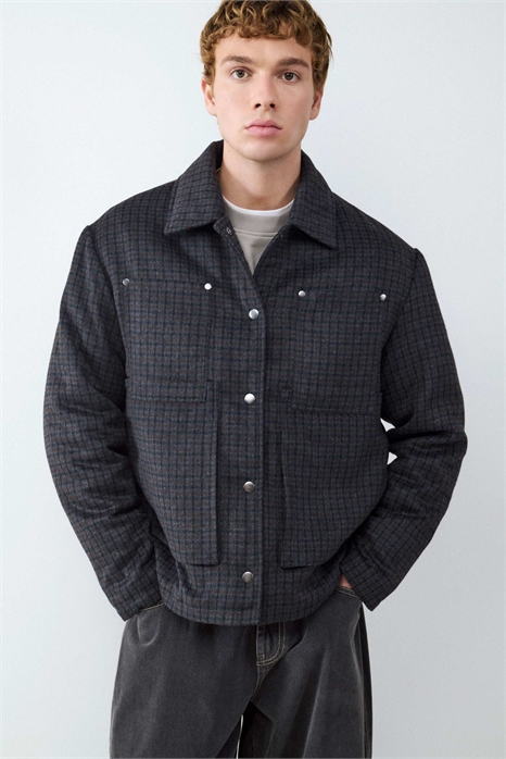 Куртка темного цвета артикул 155494448