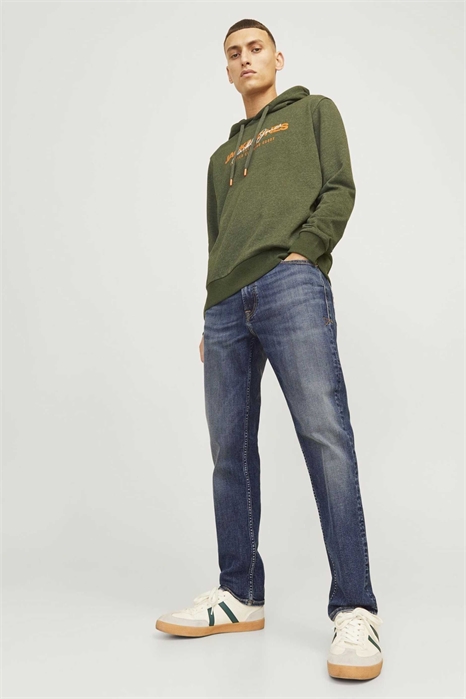 Джинсы классического кроя артикул 154470932