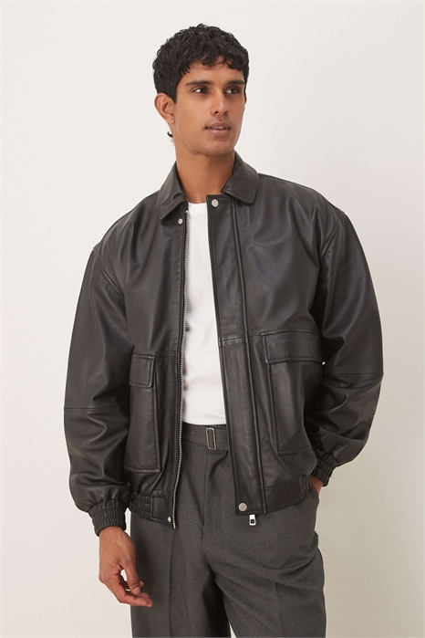 Бомбер из натуральной кожи свободного кроя артикул 148224092