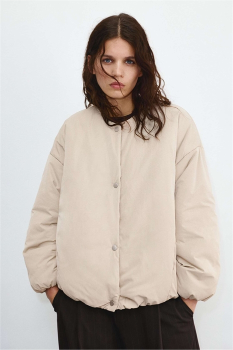 Бомбер с подкладкой и объемным кроем артикул 152150910