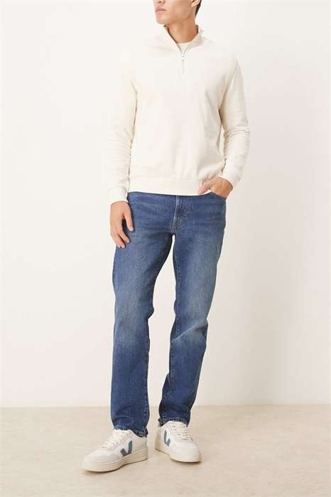 Классические джинсы прямого кроя с эластичным материалом артикул 152378611