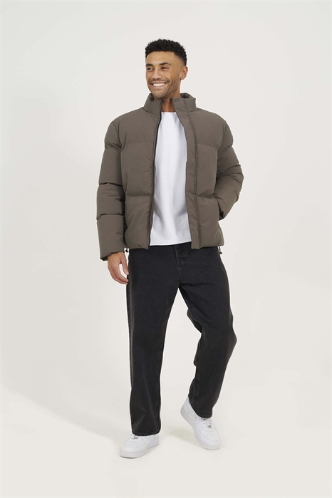 Куртка с воротником-воронкой и утеплителем артикул 153063101