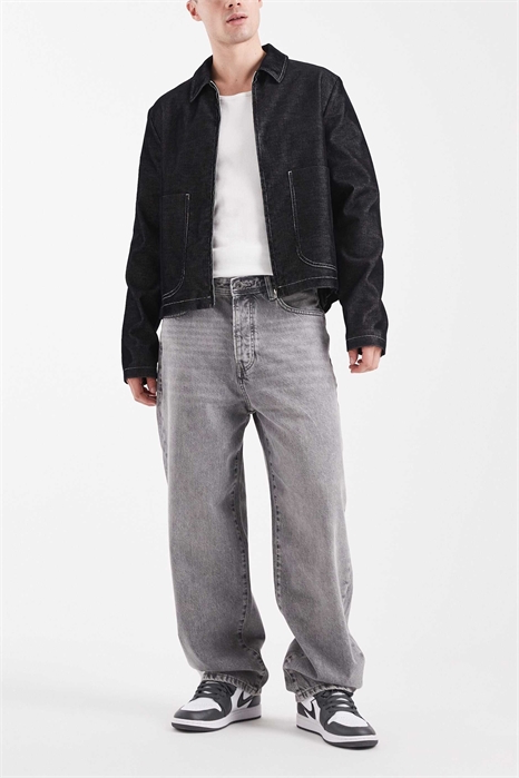 Джинсы свободного кроя с эффектом потертости артикул 148971241