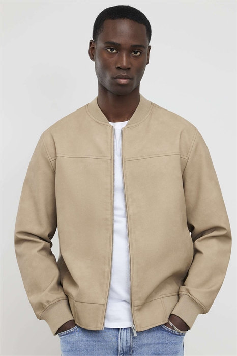 Бомбер из искусственной кожи бежевого цвета артикул 155164085