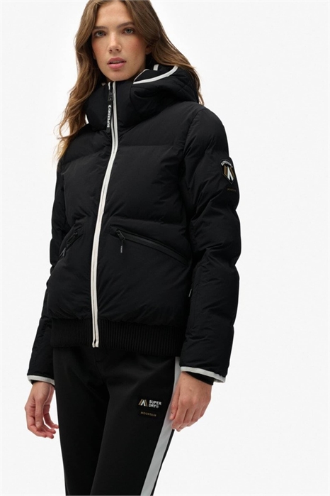 Лыжная куртка-бомбер с капюшоном, черного цвета артикул 155551274