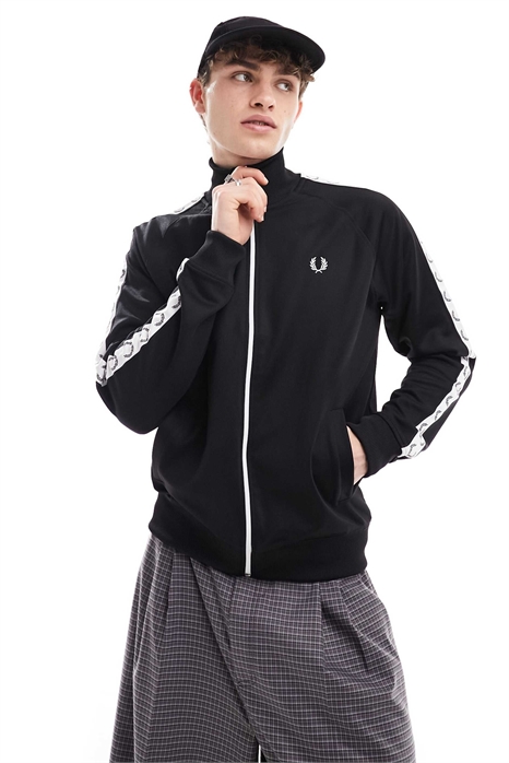 Спортивная куртка с лентой, черного цвета артикул 133267656