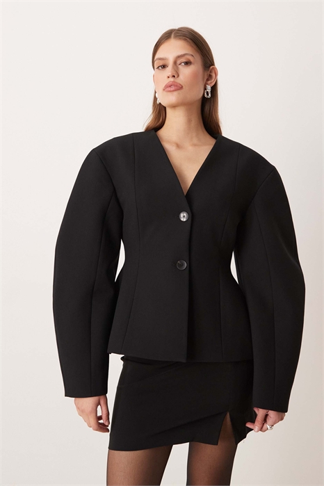 Приталенный жакет с коконом-рукавами и затягивающимся поясом, черный артикул 153055584