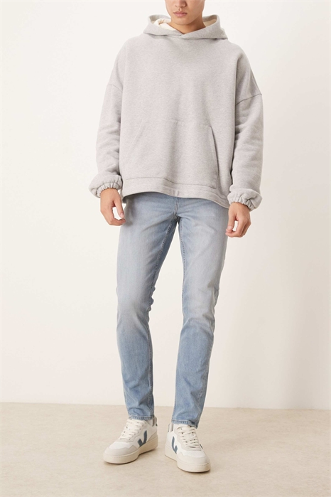 Узкие джинсы артикул 136403761