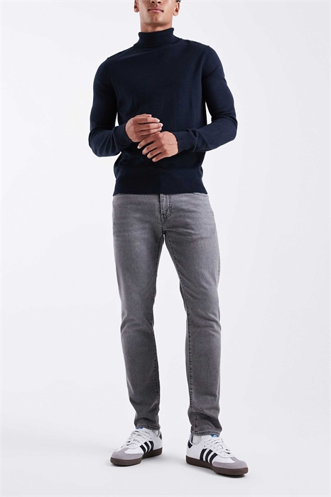 Джинсы-сlim с зауженным кроем артикул 137849037