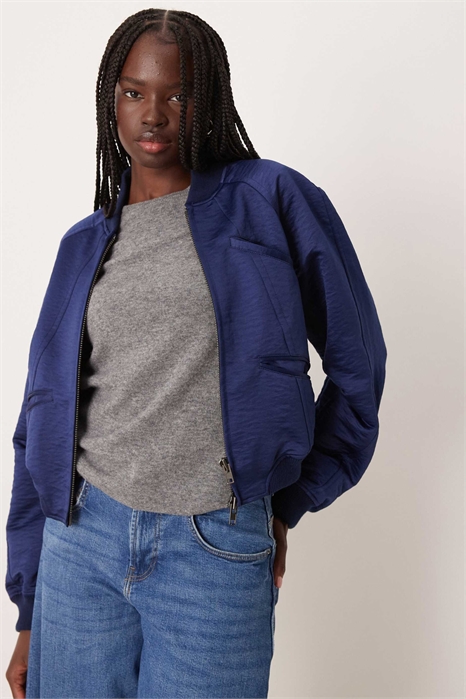 Бомбер из атласа «Элли» артикул 151184729