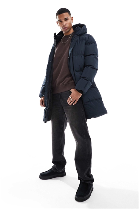 Спортивная куртка-пуховик с капюшоном цвета eclipse navy артикул 140398639