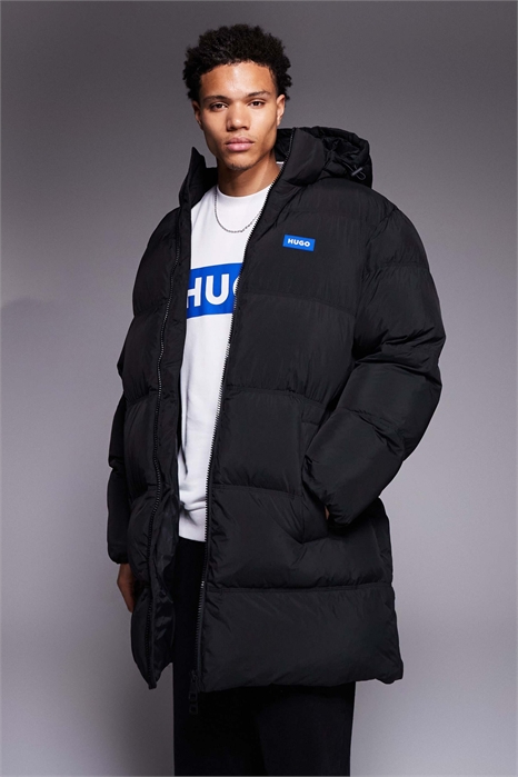 Пуховик свободного кроя с удлиненным силуэтом и крупными стегаными блоками артикул 148444531