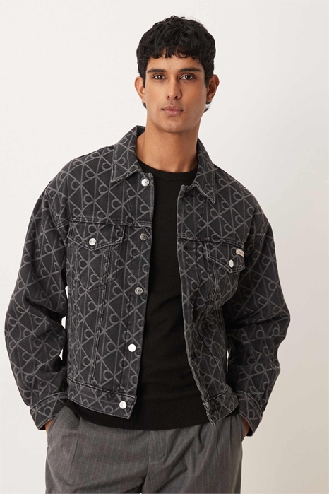 Джинсовая куртка-тракер с жаккардовым принтом в виде эмблемы CK артикул 151337042