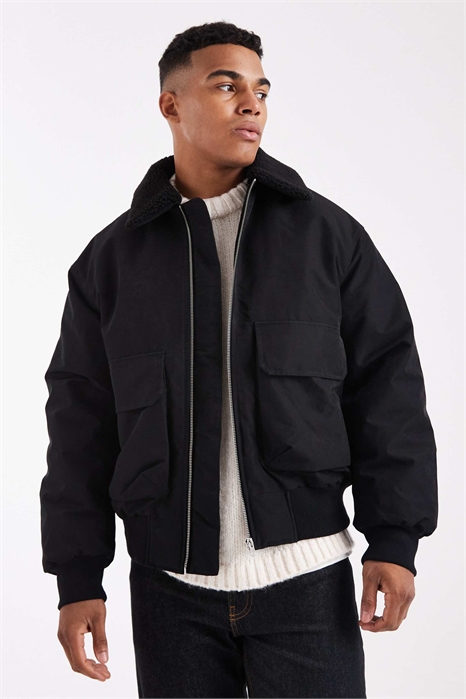 Бомбер с воротником-боргом артикул 148852562