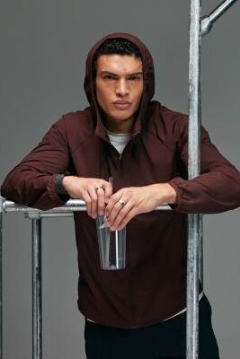 Высококачественная водоотталкивающая куртка для бега с капюшоном на молнии и карманами на молнии артикул 152123151