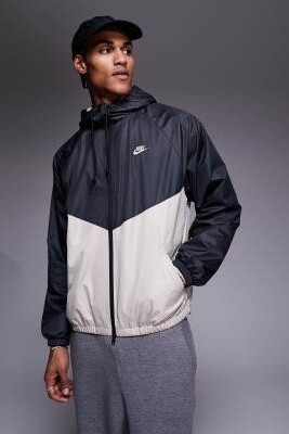 Спортивная куртка Windrunner черного и серого цветов артикул 149959982