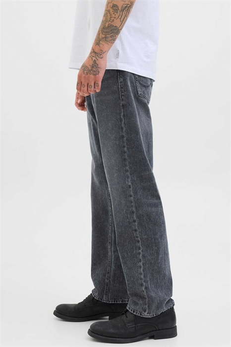 Джинсы свободного кроя артикул 154469728