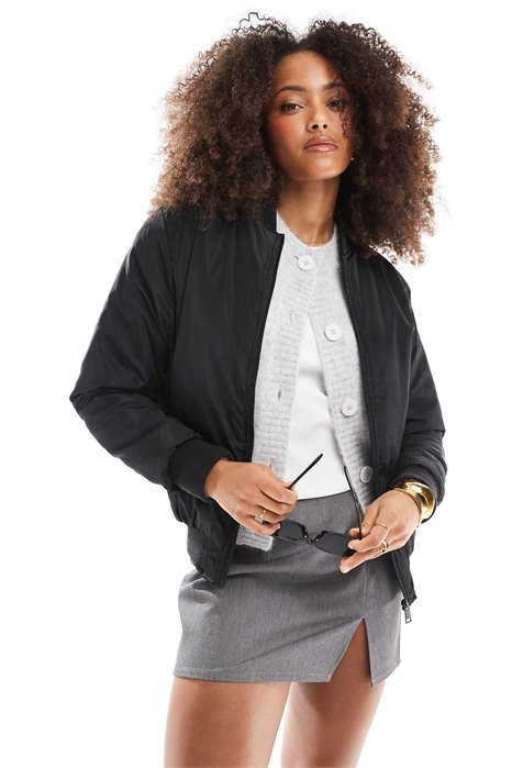 Бомбер свободного кроя с рукавами с рюшами артикул 143713846