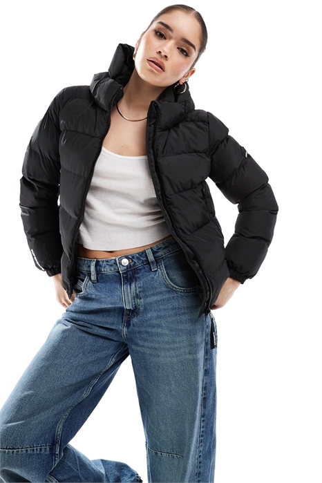 Спортивная куртка-пуховик с капюшоном черного цвета артикул 139310266