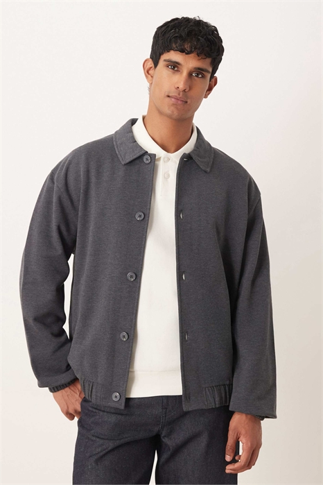 Куртка-харрингтон из трикотажа с расстегиванием на пуговицы и свободным кроем артикул 150173157