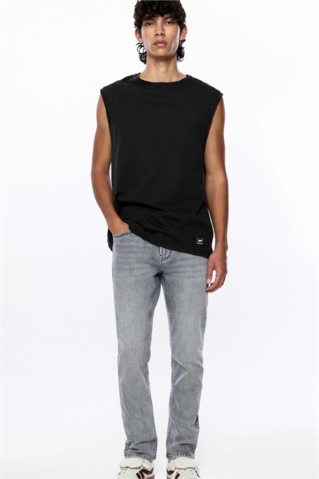 Джинсы с зауженным кроем артикул 150663107