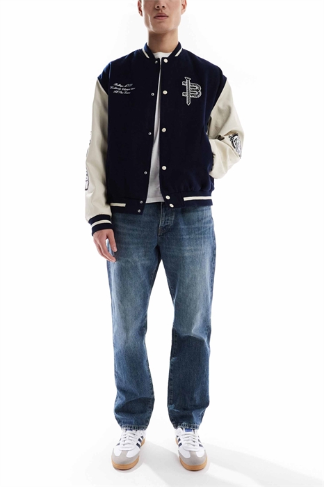 Джинсы с прямыми брючинами и винтажной синей отбелкой артикул 140414599