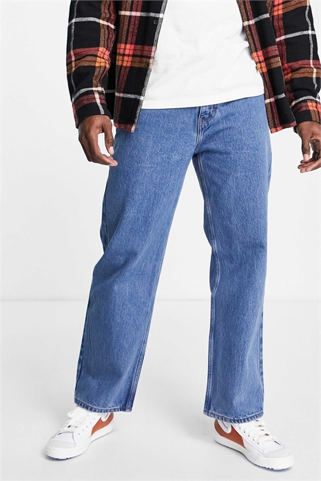 Джинсы Levi's Skate с широким кроем и 5 карманами, средняя степень выцветания, синий цвет артикул 115653856