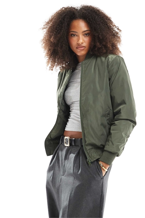 Бомбер свободного кроя с рукавами с рюшами артикул 143713898