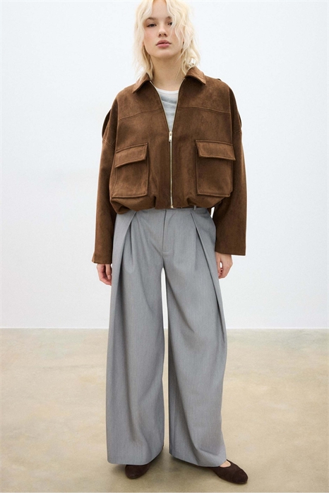 Бомбер из искусственной замши артикул 155714768