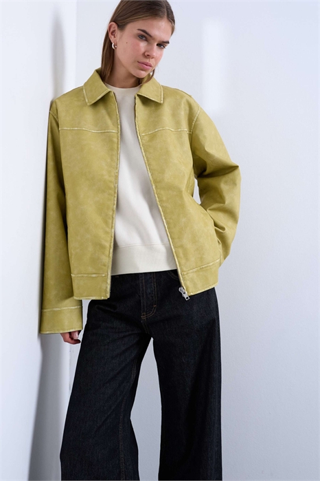 Куртка на молнии из полиуретана артикул 149657160